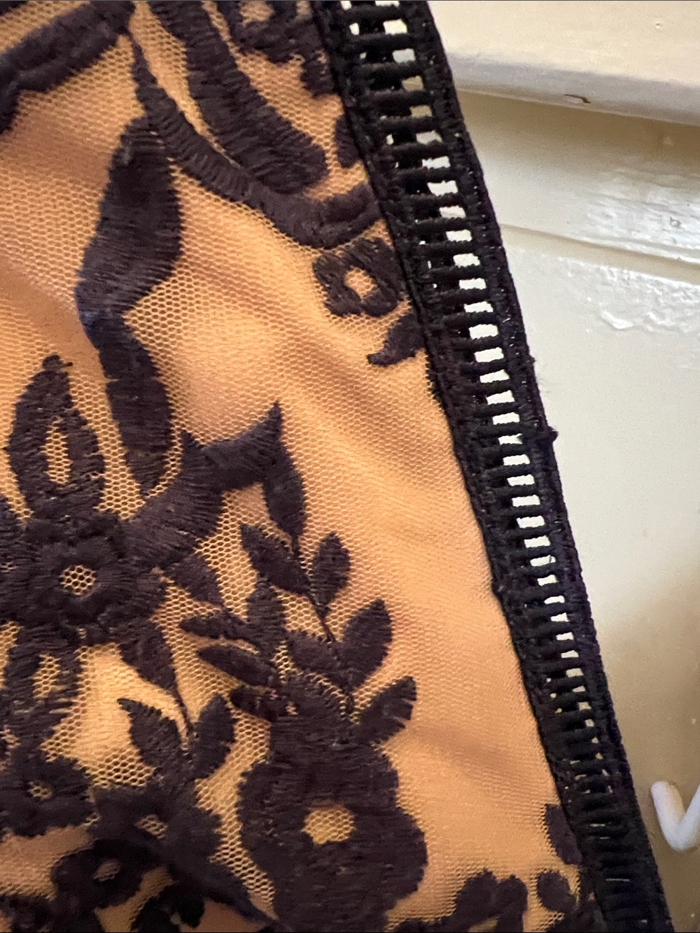 Bardot Sienna Floral Embroidered Sheath Dress Size 8 - Picture 8 of 9
